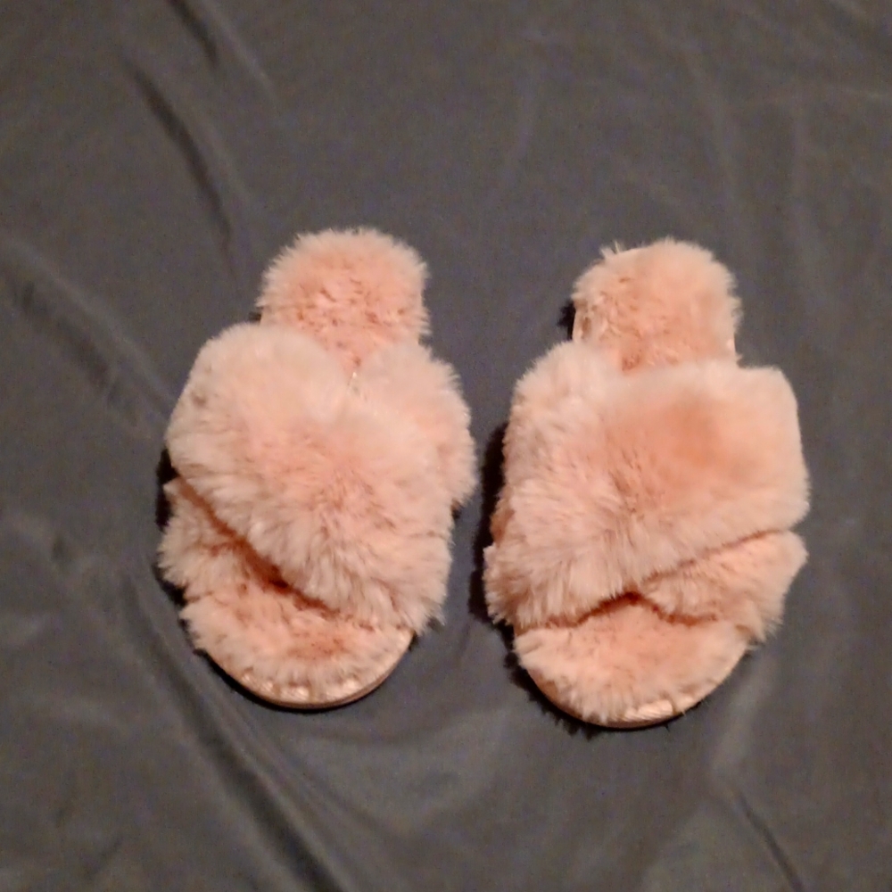 NWOT Lauren Conrad  blush slippers